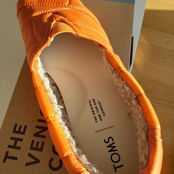 TOMS Burnt Orange Quilted Nylon Alpargata - Picture 2 of 3